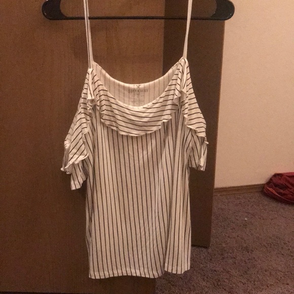 American Eagle Outfitters Tops - Off shoulder tee